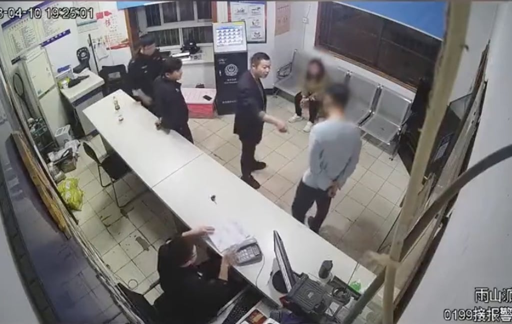 After the delivery worker made a complaint, the man was summoned to the police station and berated by the station’s director. Photo: Yushan Police Station