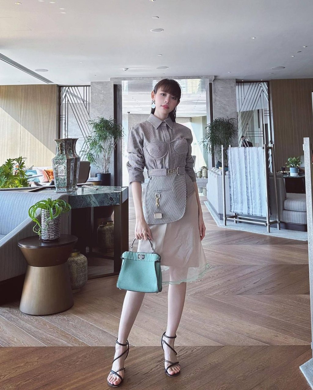 Lim Min-chen looks chic with her Fendi Peekaboo bag. Photo: @minchen333/Instagram
