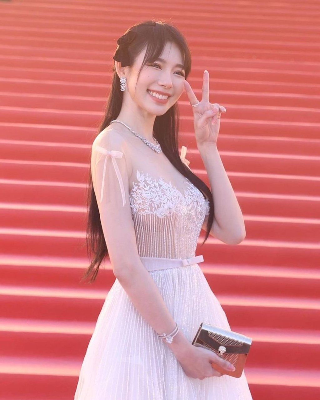 Lin Min-chen wears Bulgari jewellery on the red carpet. Photo: @minchen333/Instagram