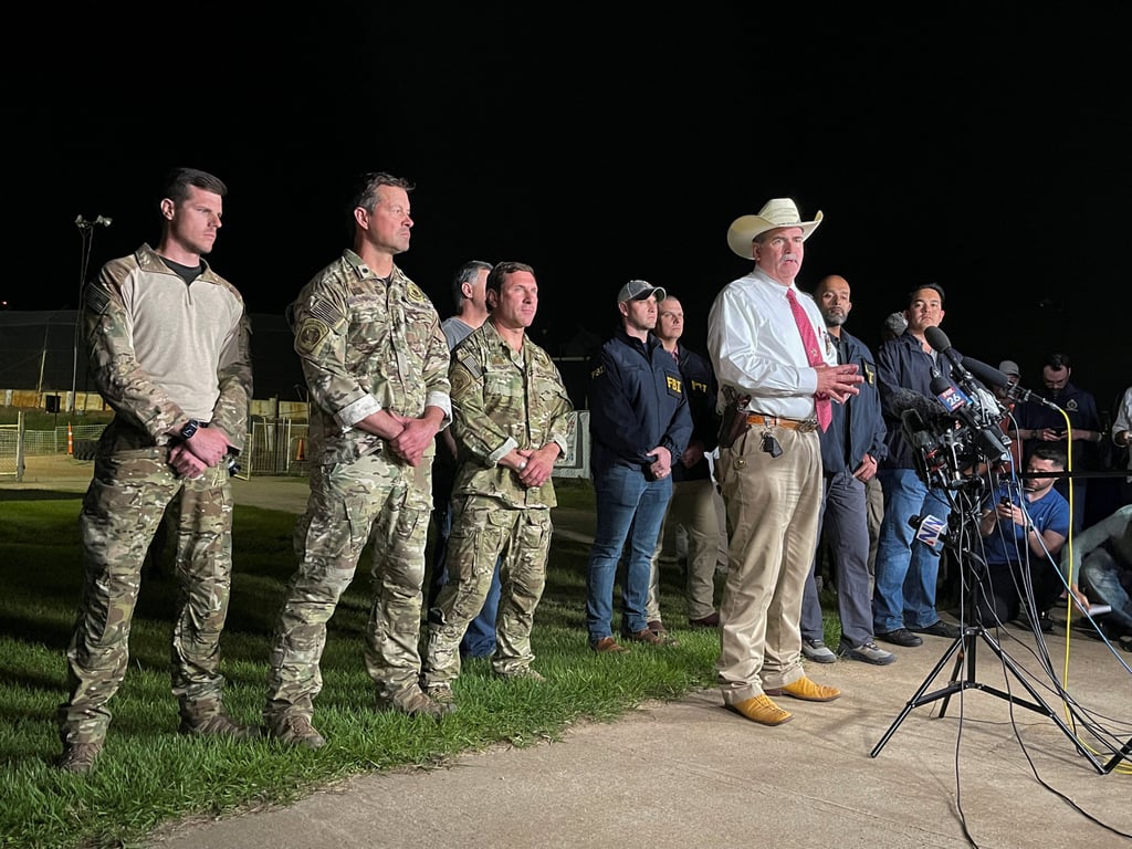 San Jacinto County Sheriff Greg Capers announces the capture and arrest of Francisco Oropesa. Photo: Reuters