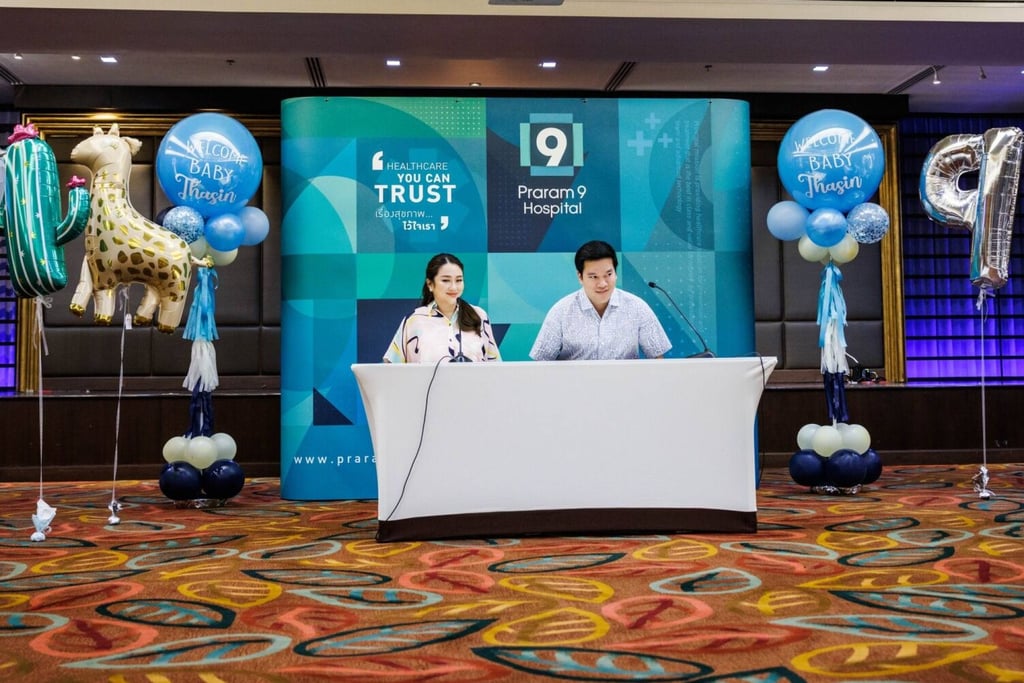 Paetongtarn Shinawatra and her husband Pidok Sooksawas front a news conference at the Praram 9 Hospital in Bangkok after the birth of her child. Photo: Bloomberg
