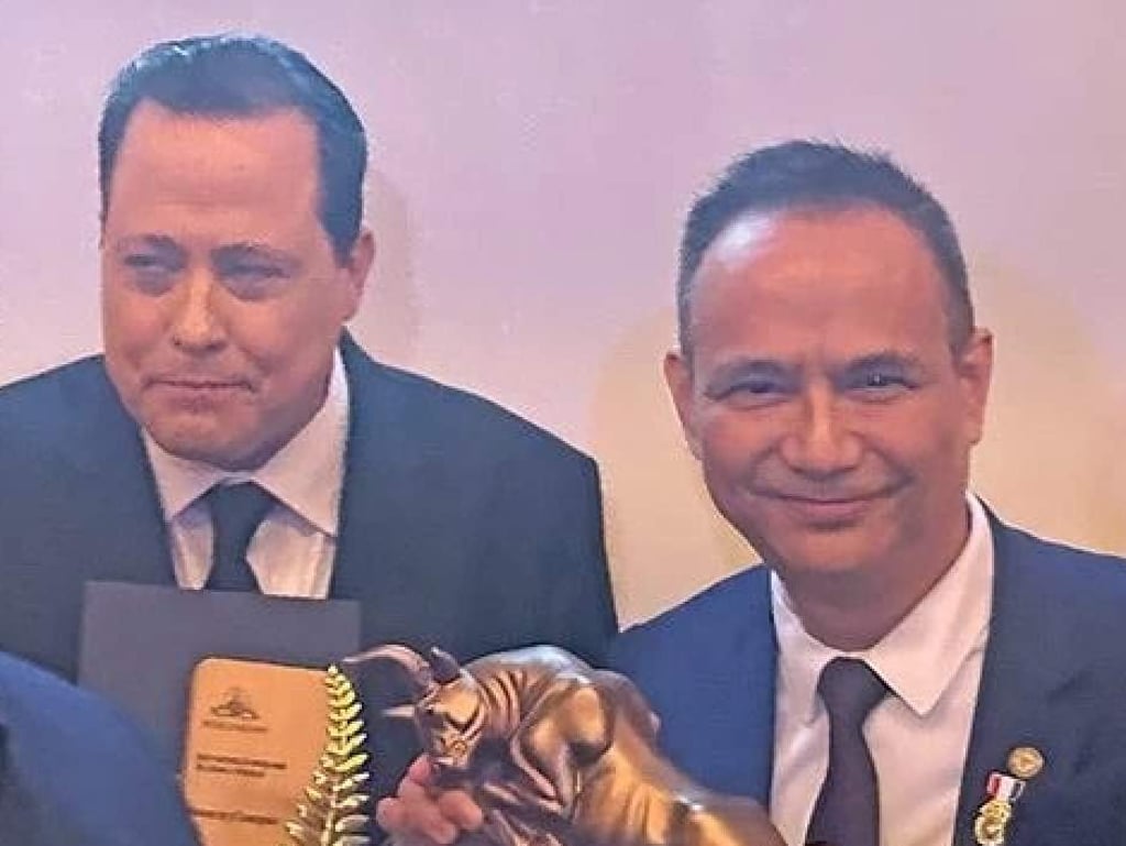 The Elon Musk impersonator with Gary Kong at the Wall St Magazine launch party. Photo: AsiaFinance via Twitter The Elon Musk impersonator with Gary Kong at the Wall St Magazine launch party. Photo: AsiaFinance via Twitter