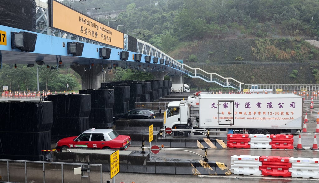 Some drivers hesitated as they approached closed toll collection booths at the Tsing Sha Control Area for the first time after the new automatic payment system was launched. Photo: Edmond So