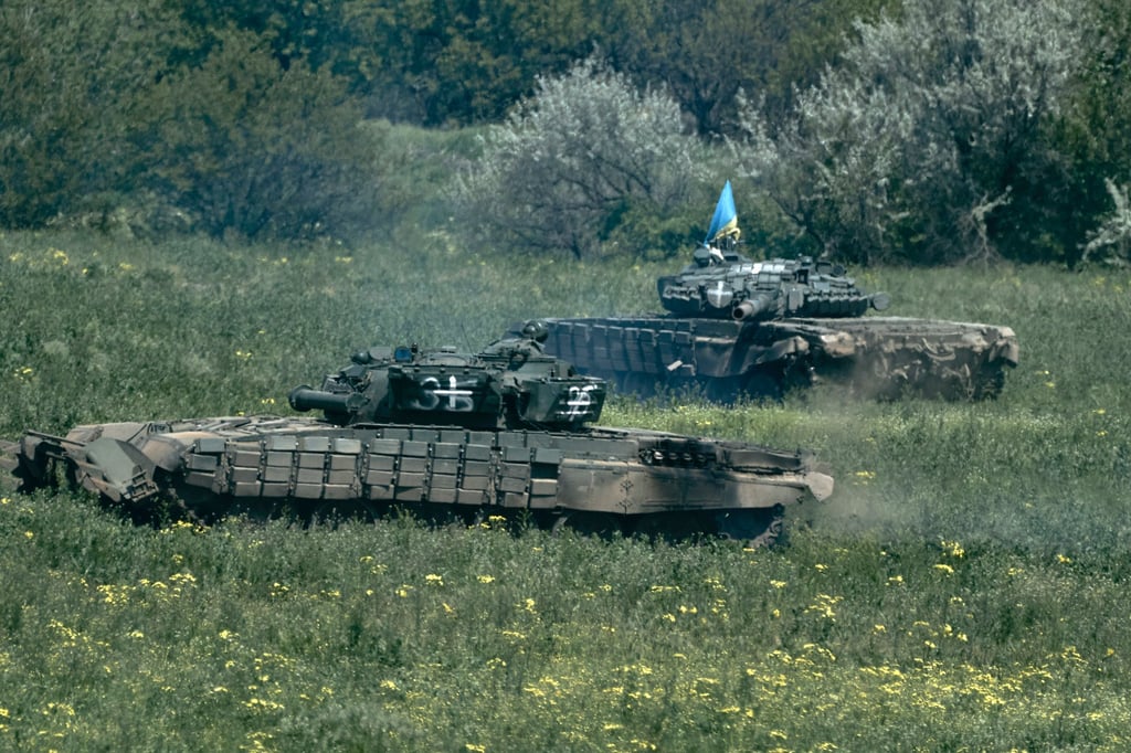 Ukrainian tanks ride near Bakhmut, an eastern city where fierce battles against Russian forces have been taking place, in the Donetsk region, Ukraine. Photo: AP
