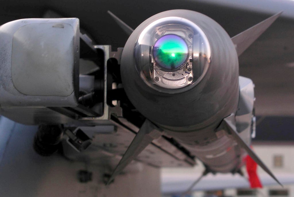 AIM-9X Sidewinder missiles are being mounted on the fighter jets. Photo: AP AIM-9X Sidewinder missiles are being mounted on the fighter jets. Photo: AP