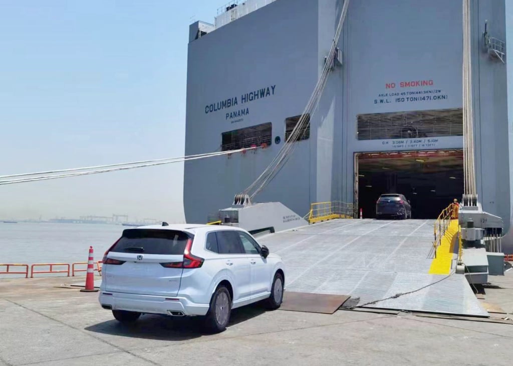An image posted on Dongfeng Honda’s Weibo account shows new CR-Vs being loaded onto a ship at the port of Shanghai, bound for export to Europe, on May 15, 2023. Photo: Weibo An image posted on Dongfeng Honda’s Weibo account shows new CR-Vs being loaded onto a ship at the port of Shanghai, bound for export to Europe, on May 15, 2023. Photo: Weibo