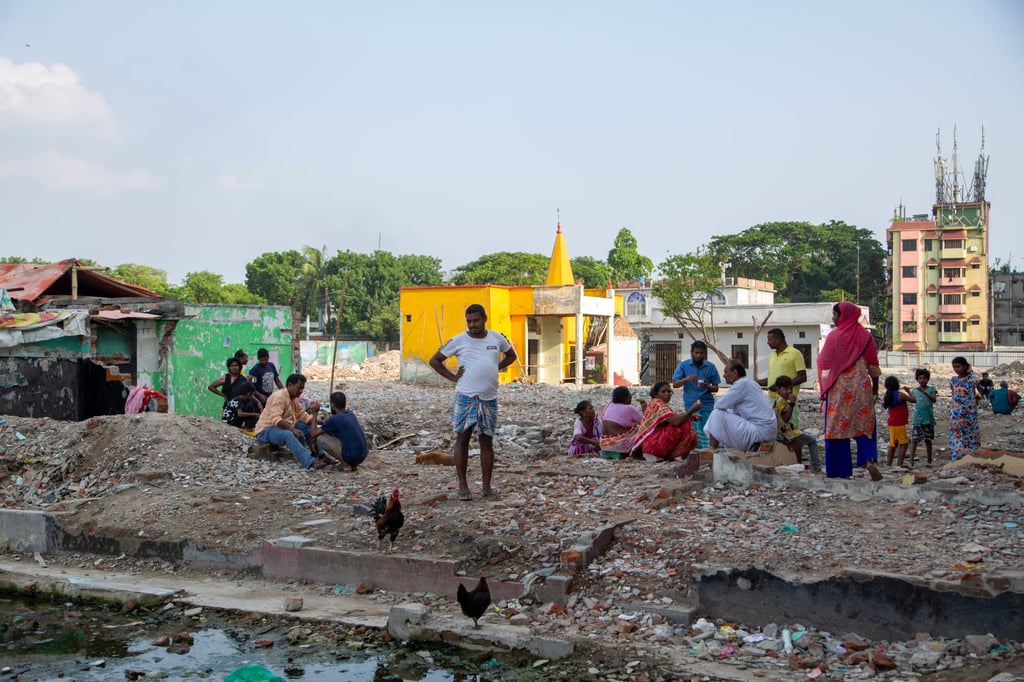 People rest near shanty homes in Dhalpur, in Bangladesh’s capital Dhaka. Photo: Emdadul Islam Bitu People rest near shanty homes in Dhalpur, in Bangladesh’s capital Dhaka. Photo: Emdadul Islam Bitu