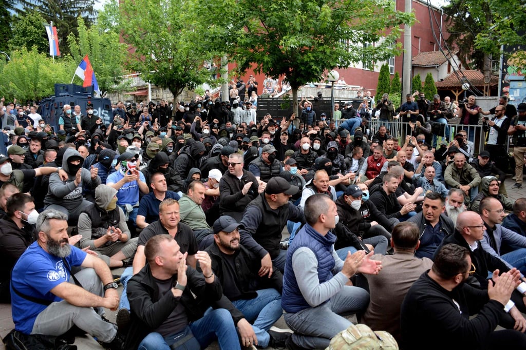 Serbs from Kosovo gather to demand the removal of recently elected Albanian mayors outside municipal building in Zvecan, northern Kosovo on Monday. Photo: AFP Serbs from Kosovo gather to demand the removal of recently elected Albanian mayors outside municipal building in Zvecan, northern Kosovo on Monday. Photo: AFP