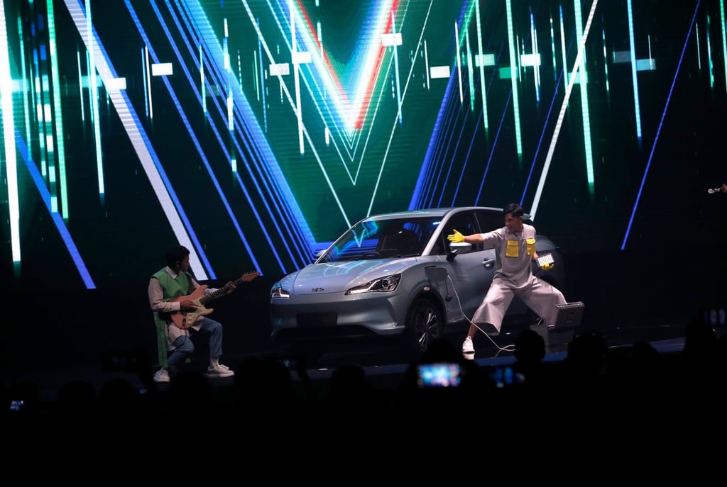 Performers present a Chinese-made smart electric car Hozon NETA V during a launching ceremony event in Bangkok, Thailand, 24 August 2022. Photo: EPA-EFE