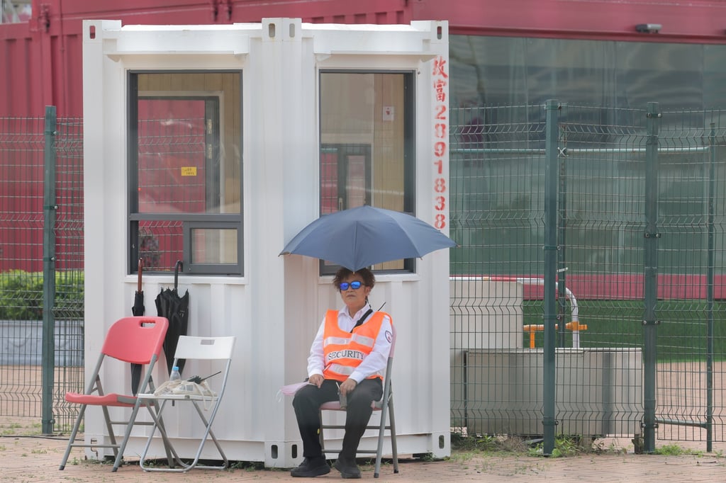 Hong Kong’s heat wave has triggered the issuance of a new hot weather alert for outdoor workers. Photo: Jelly Tse