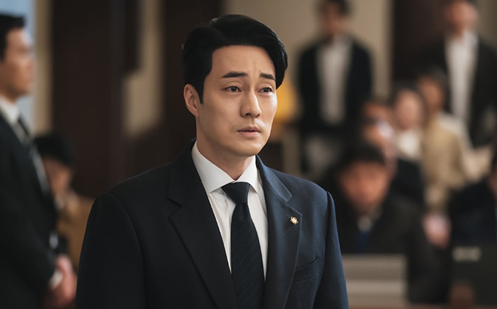 So Ji-sub in a still from “Doctor Lawyer” (2022). So Ji-sub in a still from “Doctor Lawyer” (2022).
