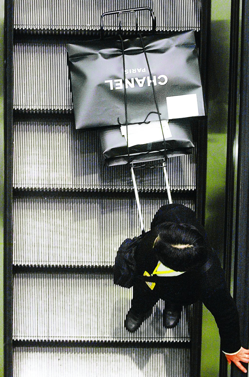 A woman carries bags on a trolley down an escalator in Pacific Place shopping centre in Admiralty, Hong Kong, in 2003. Photo: AFP Photo A woman carries bags on a trolley down an escalator in Pacific Place shopping centre in Admiralty, Hong Kong, in 2003. Photo: AFP Photo
