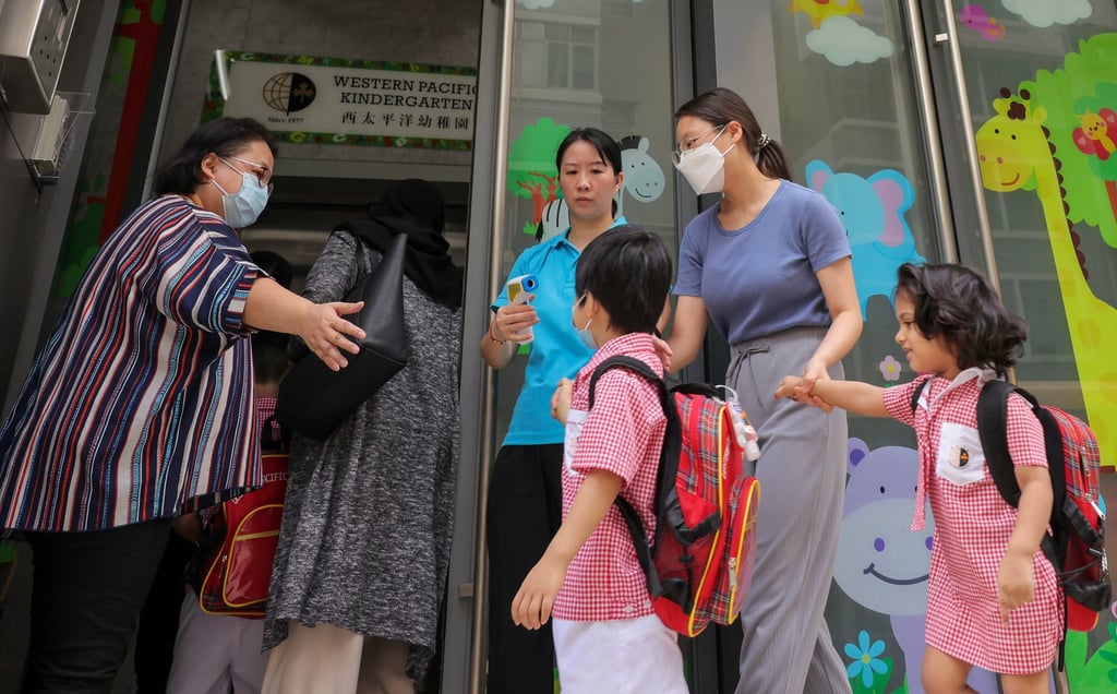Parents take their children to Western Pacific Kindergarten in Sham Shui Po after a 29-year-old mother was arrested in connection with the deaths of her daughters, aged two, four and five. Photo: Jelly Tse