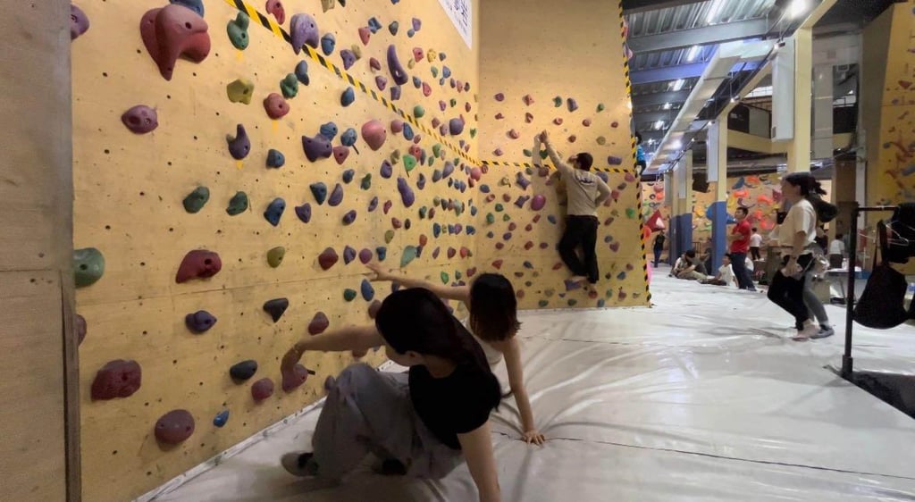 One of the jobs Peggy took involved going rock climbing. Photo: Xiaohongshu/Peggy One of the jobs Peggy took involved going rock climbing. Photo: Xiaohongshu/Peggy