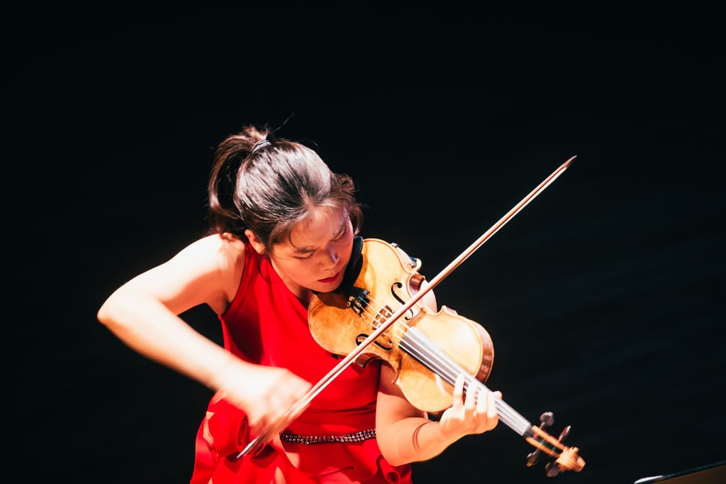 Esther Yoo drew exceptional clarity from her Stradivarius violin in her Hong Kong recital with Chinese pianist Zee Zee. Photo: Kenny Cheung/Premiere Performances of Hong Kong