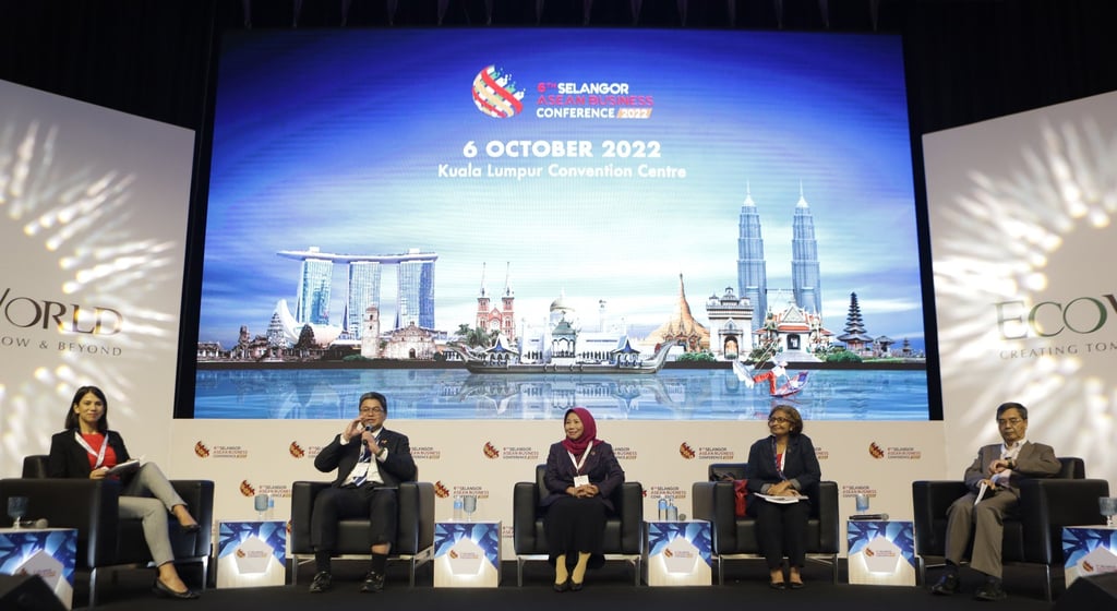 Panellists in discussion at SIBS 2022. This year, the summit will include a two-day conference focusing on the economic development of Asean. Photo: Invest Selangor. Panellists in discussion at SIBS 2022. This year, the summit will include a two-day conference focusing on the economic development of Asean. Photo: Invest Selangor.