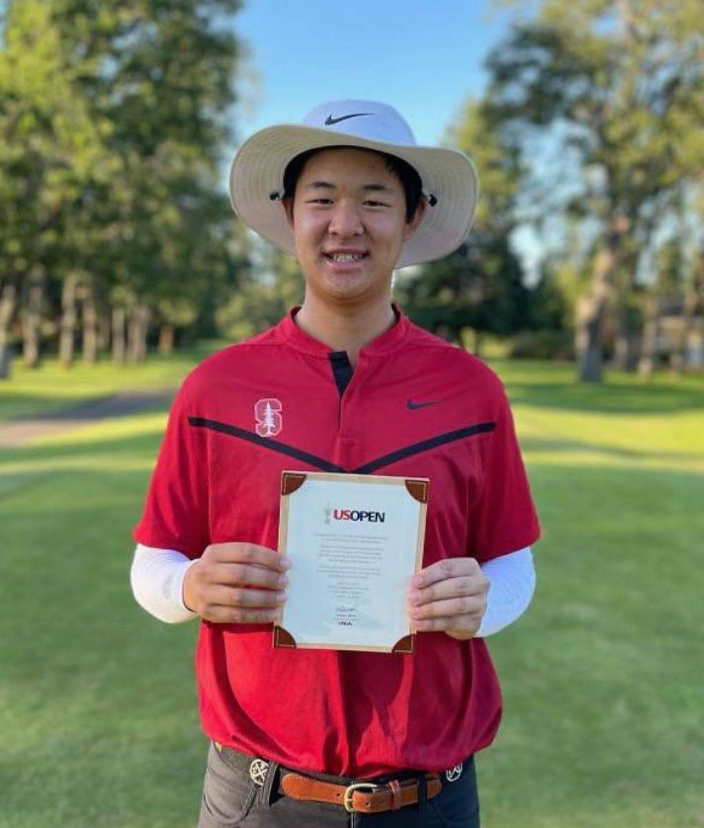 Alex Yang Hiu-wai at Tacoma Country and Golf Club with his qualification certificate for the US Open. Photo: Handout Alex Yang Hiu-wai at Tacoma Country and Golf Club with his qualification certificate for the US Open. Photo: Handout