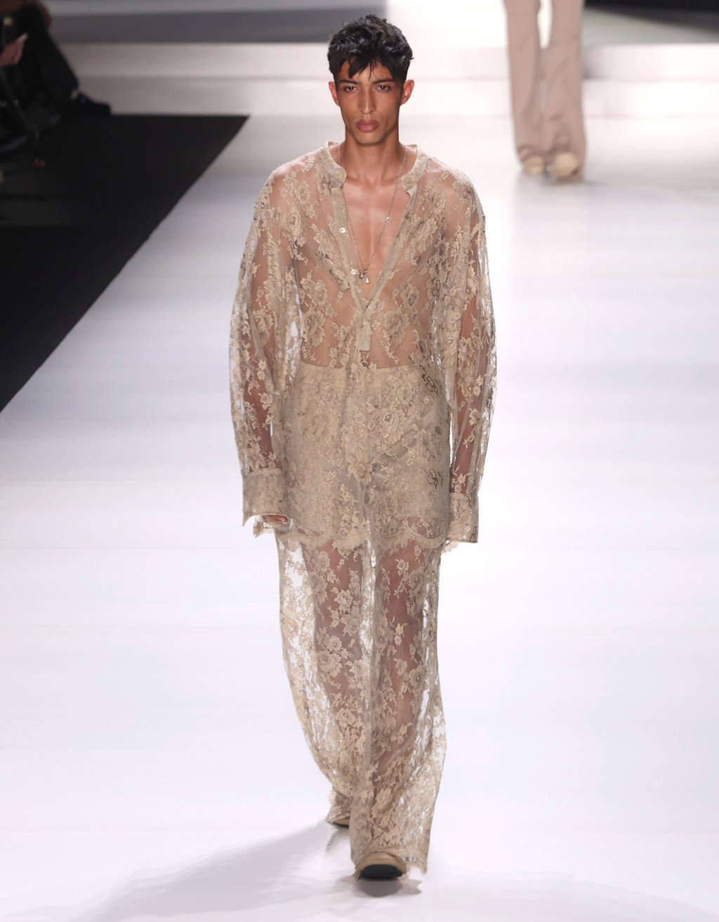 A model presents a creation by Italian label Dolce & Gabbana from the men’s spring/summer 2024 collection during the Milan Fashion Week, in Milan, Italy, on June 17. Photo: EPA-EFE A model presents a creation by Italian label Dolce & Gabbana from the men’s spring/summer 2024 collection during the Milan Fashion Week, in Milan, Italy, on June 17. Photo: EPA-EFE