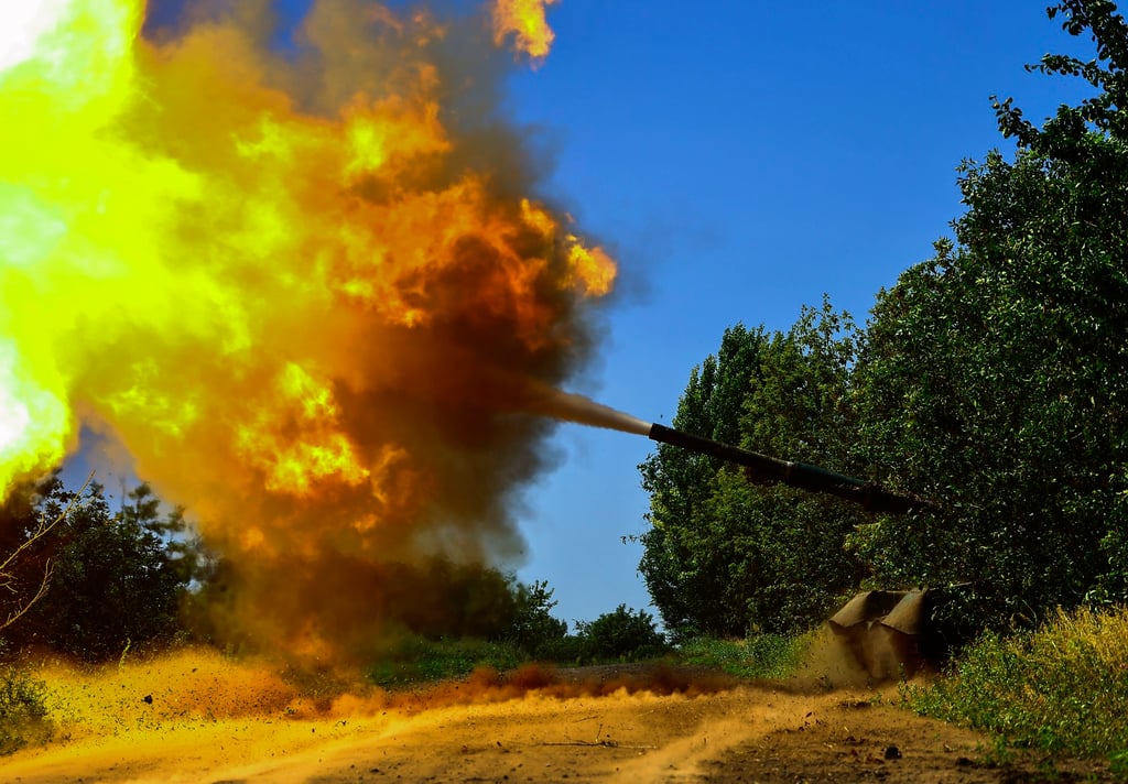 Ukrainian soldiers fire a Т-80 battle tank that was seized from Russian troops towards Bakhmut on Monday. Ukraine is looking to acquire more lethal aid and supplemental firepower from military powers. Photo: EPA-EFE