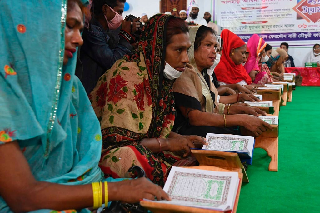 Members of the transgender community read the holy Koran in Dhaka, Bangladesh’s capital. Photo: AFP Members of the transgender community read the holy Koran in Dhaka, Bangladesh’s capital. Photo: AFP