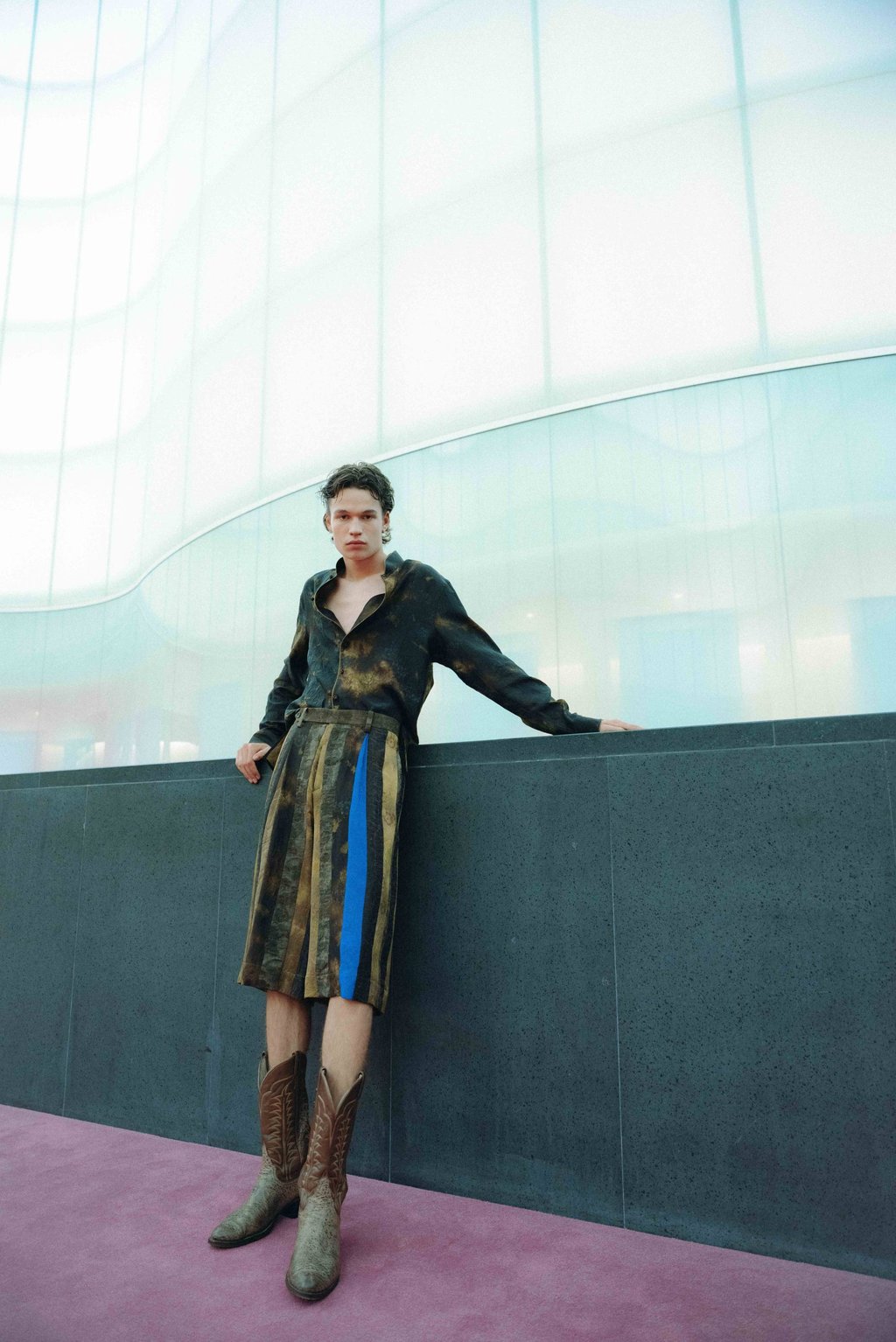 Shanghai Tang was established in Hong Kong in 1994 by the late David Tang.