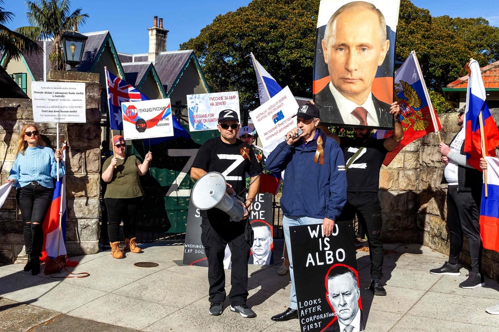 Pro-Russia activists demonstrate outside the Australian prime minister’s official residence in Sydney on Saturday to protest against the decision to block a new Russian embassy. Photo: AFP