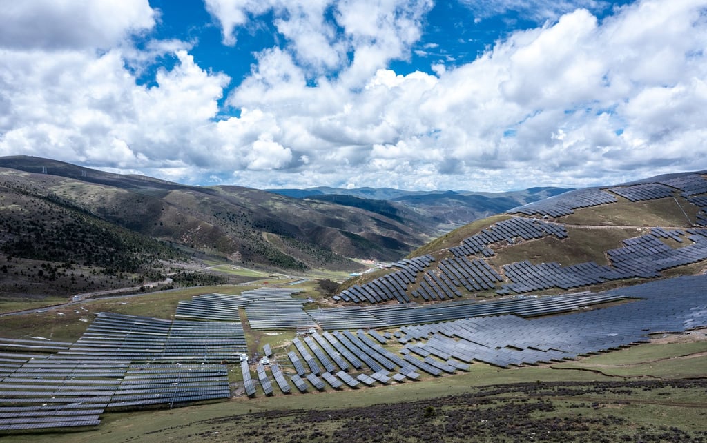 The first phase of the hydro-solar hybrid project of Lianghekou Hydropower Station on the Yalong River – the Kela photovoltaic power station – was connected to the power grid on Sunday. Photo: Xinhua The first phase of the hydro-solar hybrid project of Lianghekou Hydropower Station on the Yalong River – the Kela photovoltaic power station – was connected to the power grid on Sunday. Photo: Xinhua
