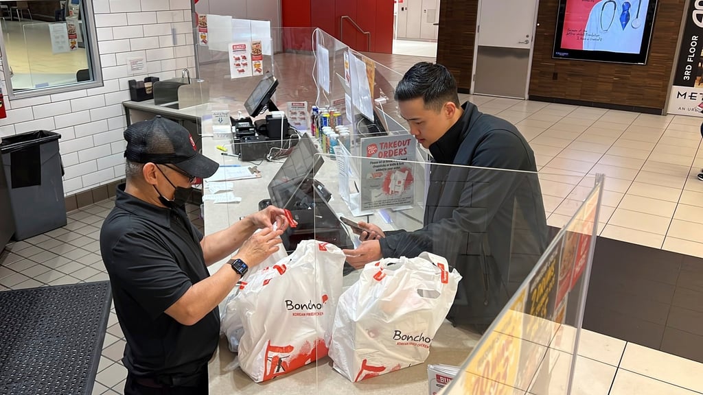 Fang picks up food from a restaurant for a DoorDash order. Doing deliveries himself helps him to identify issues with the company’s app that its drivers face. Photo: AP Fang picks up food from a restaurant for a DoorDash order. Doing deliveries himself helps him to identify issues with the company’s app that its drivers face. Photo: AP