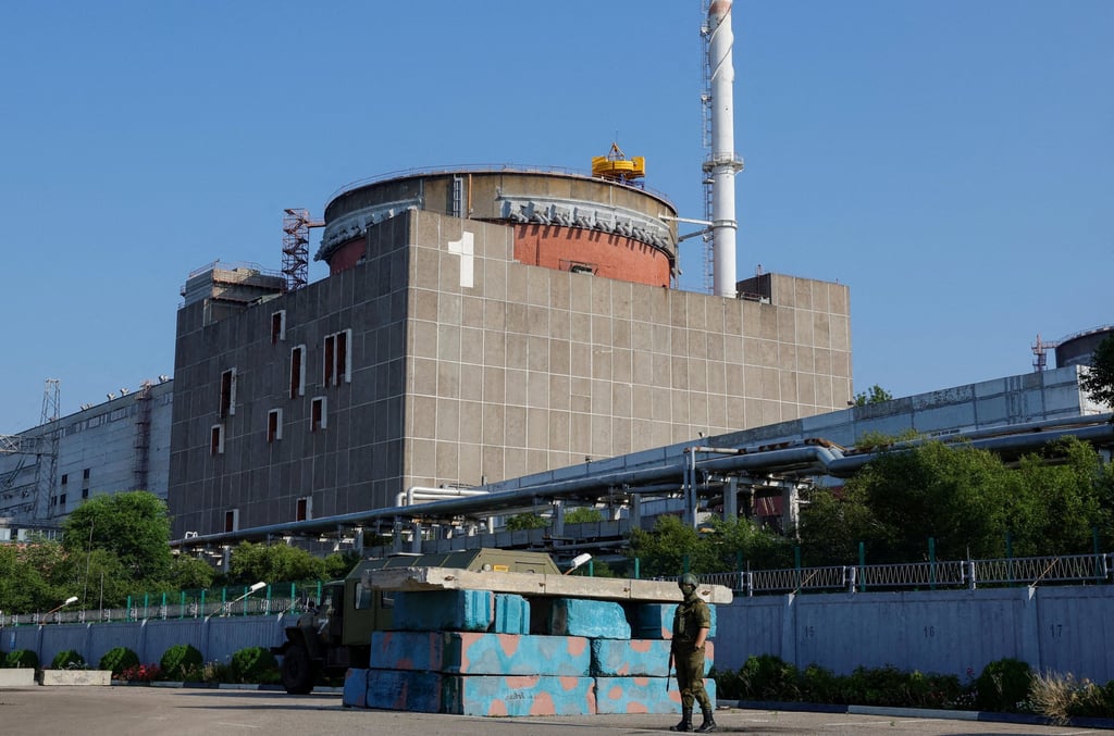 A Russian service member stands guard at a checkpoint near the Zaporizhzhia Nuclear Power Plant. Photo: Reuters