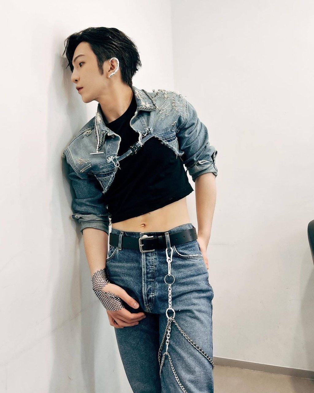 Anson Lo elevates his denim-on-denim look by adding a silver chain to his belt. Photo: @ansonlht/Instagram