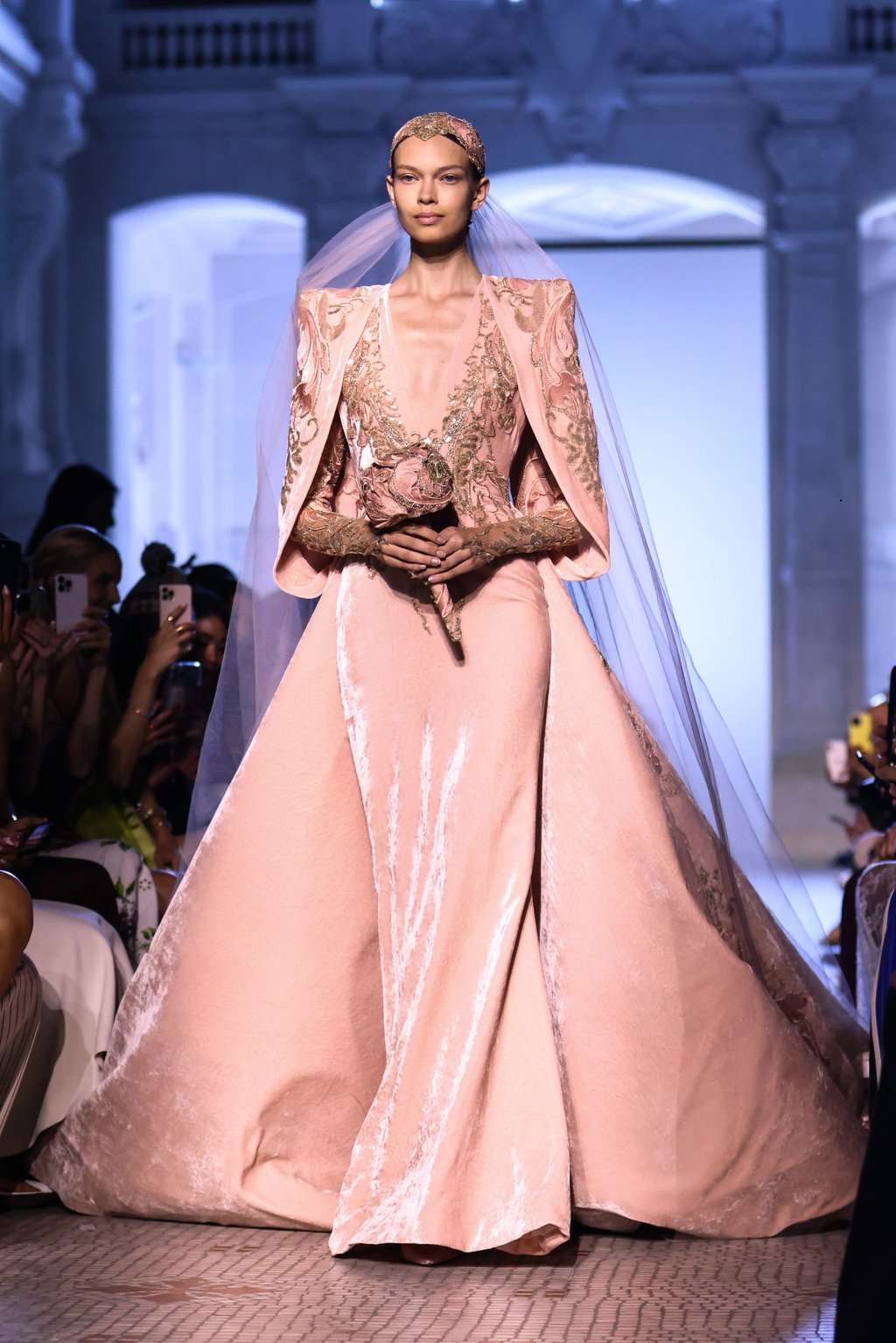 A model presents a creation from the autumn/winter 2023/24 haute couture collection by Lebanese designer Elie Saab during Paris Fashion Week on July 5. Photo: EPA-EFE