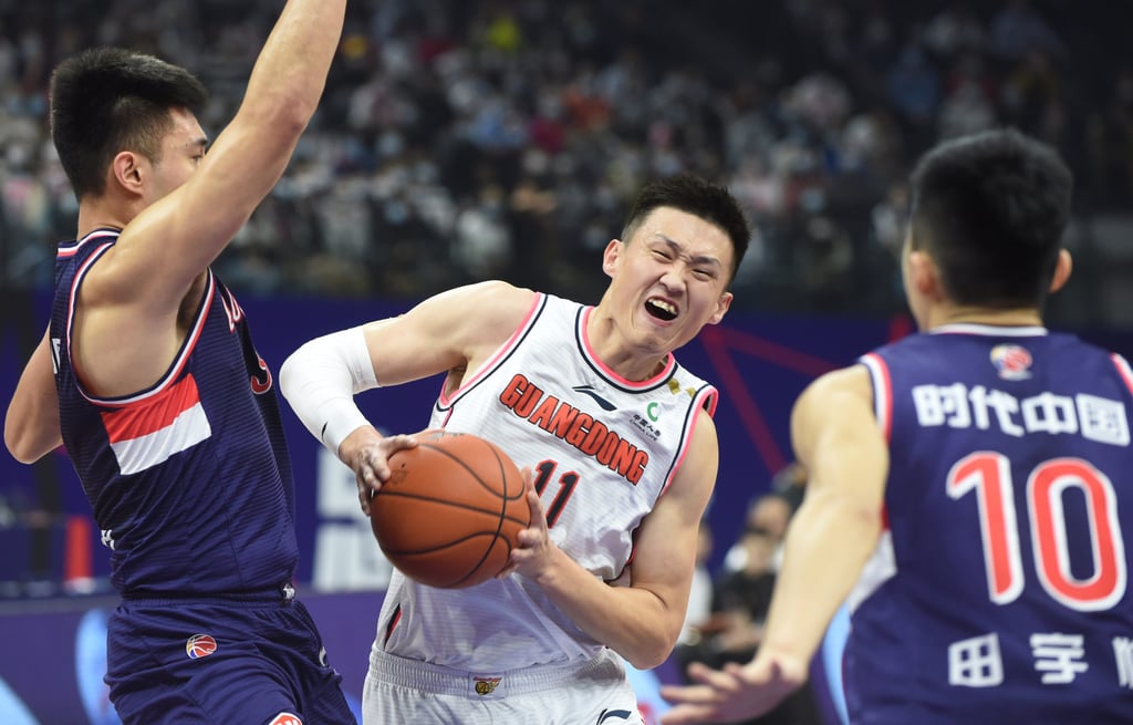 Zhou Peng of China’s Guangdong Southern Tigers takes on Guangzhou Loong Lions. Photo: Xinhua