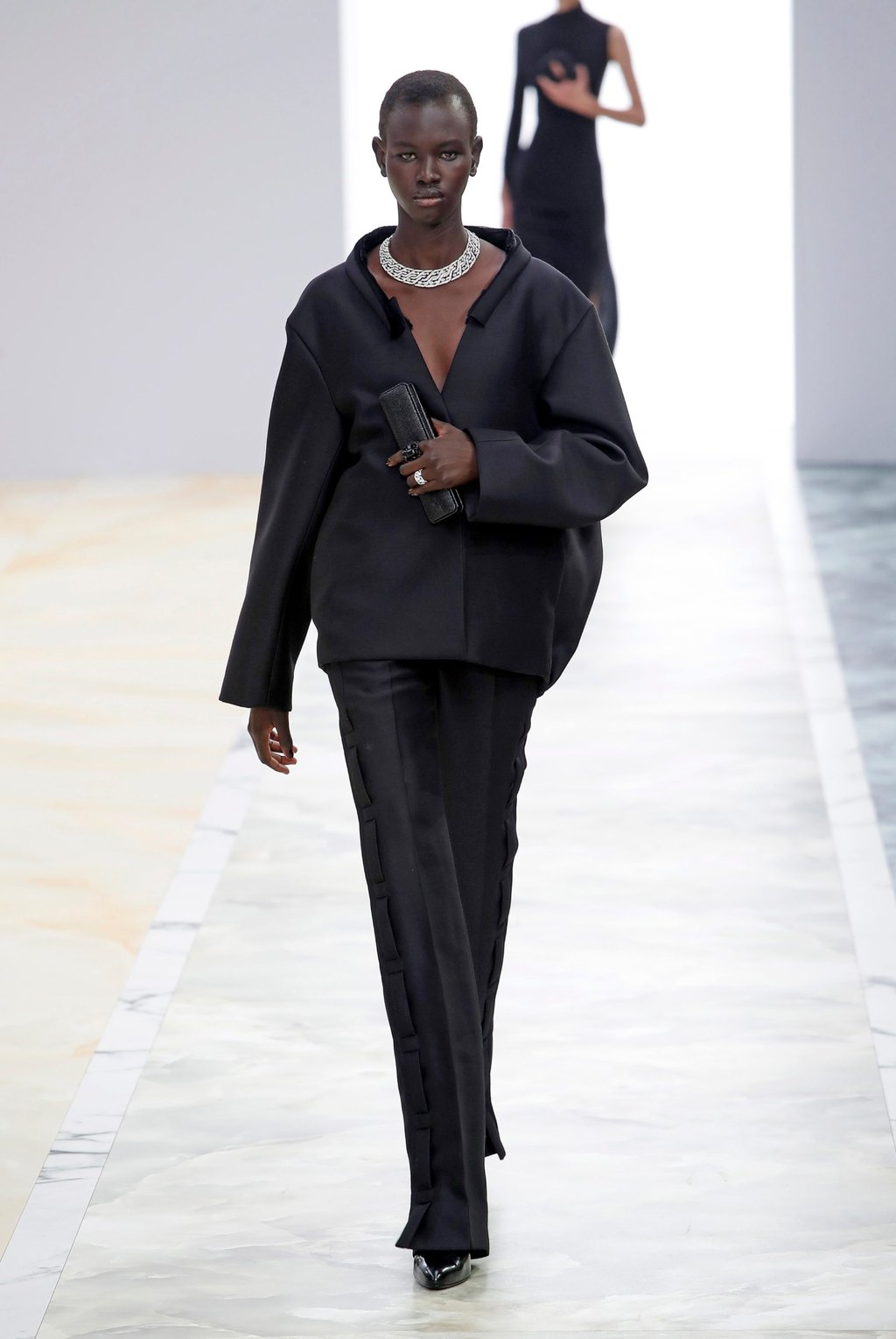 A model presents a creation from Fendi’s autumn/winter 2023/2024 haute couture collection during Paris Fashion Week on Thursday. Photo: Xinhua A model presents a creation from Fendi’s autumn/winter 2023/2024 haute couture collection during Paris Fashion Week on Thursday. Photo: Xinhua
