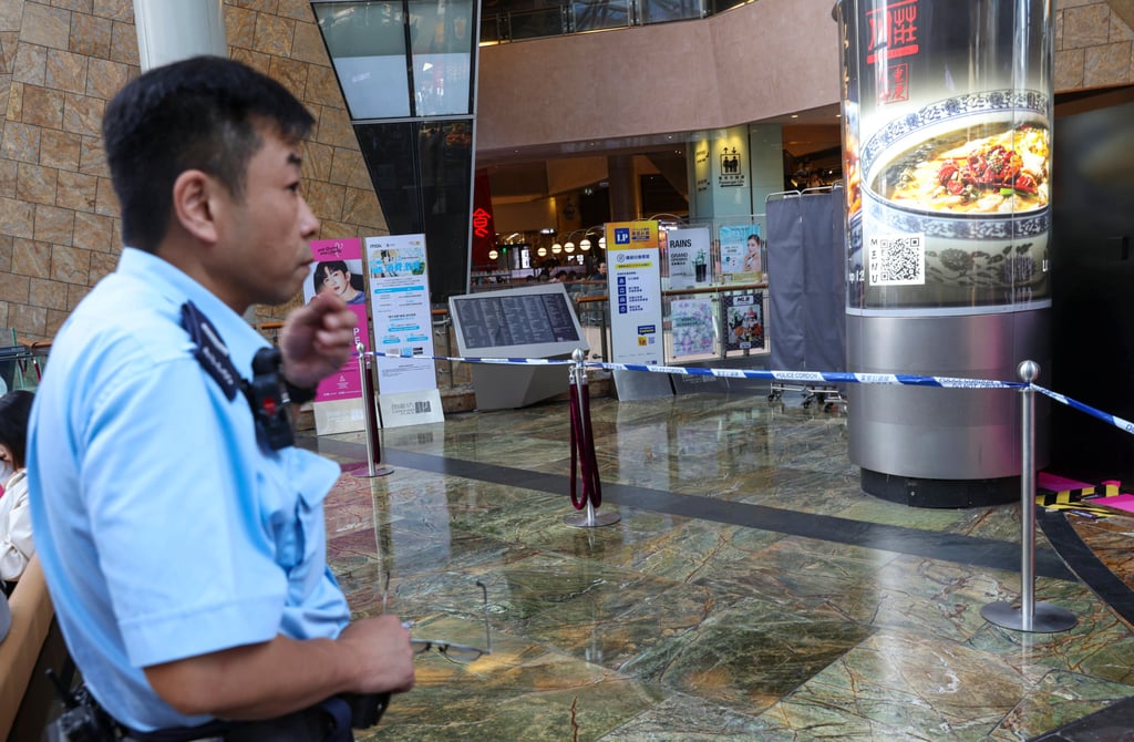 Police cordoned off the scene of the incident at Langham Place shopping centre in Mongkok. Photo: Yik Yeung-man