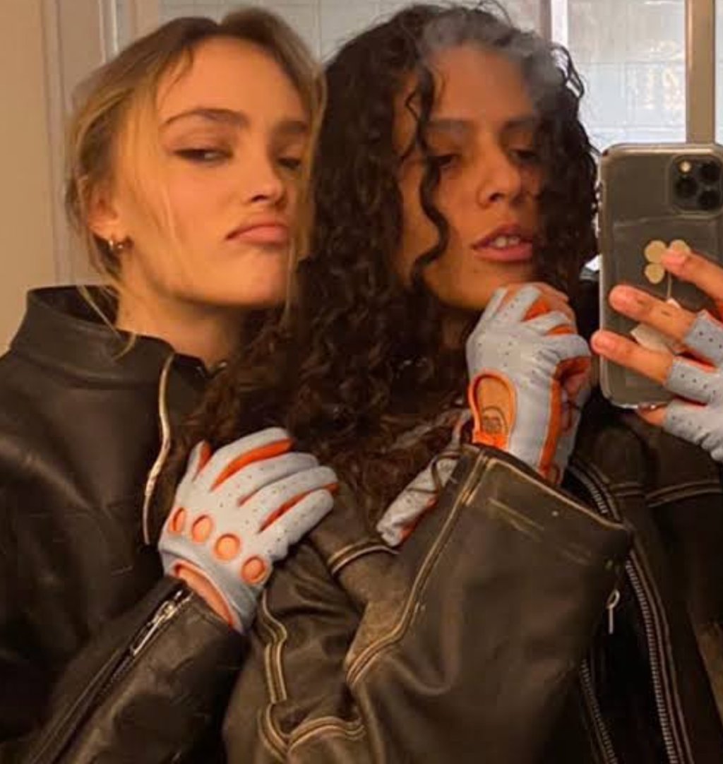 Lily-Rose Depp and 070 Shake are officially dating. Photo: @portalyolo/Instagram Lily-Rose Depp and 070 Shake are officially dating. Photo: @portalyolo/Instagram