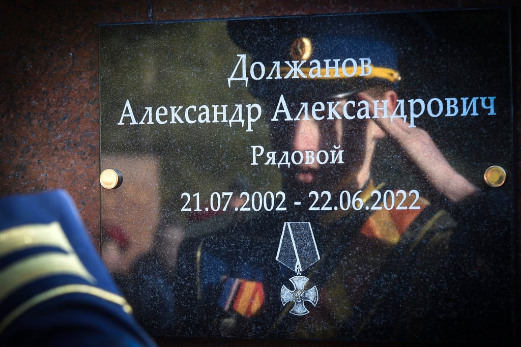 A plaque with the name of Russian soldier Alexander Dolzhanov, who died in Ukraine. Photo: AP
