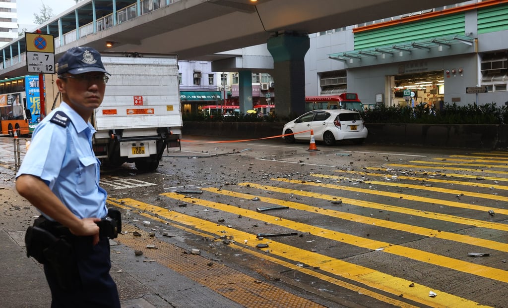 A road in Mong Kok strewn with debris from Po On Building. Photo: Dickson Lee A road in Mong Kok strewn with debris from Po On Building. Photo: Dickson Lee