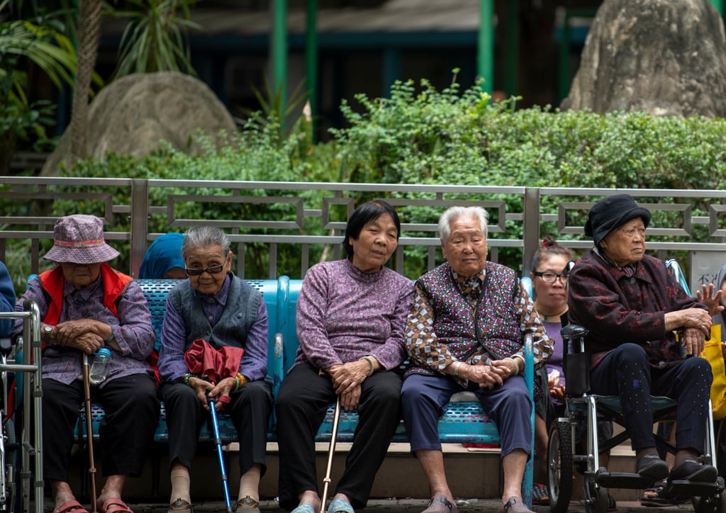 Elderly women sitting on a bench in Hong Kong. Photo: Getty Images