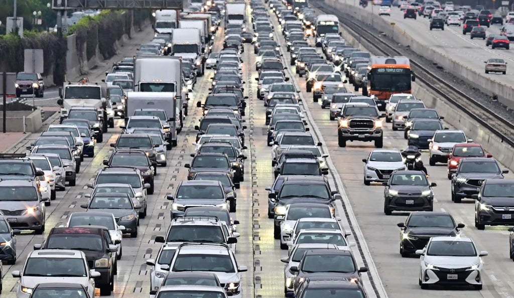 Vehicles head east on a freeway during the evening rush hour commute in Los Angeles, California. Photo: AFP Vehicles head east on a freeway during the evening rush hour commute in Los Angeles, California. Photo: AFP