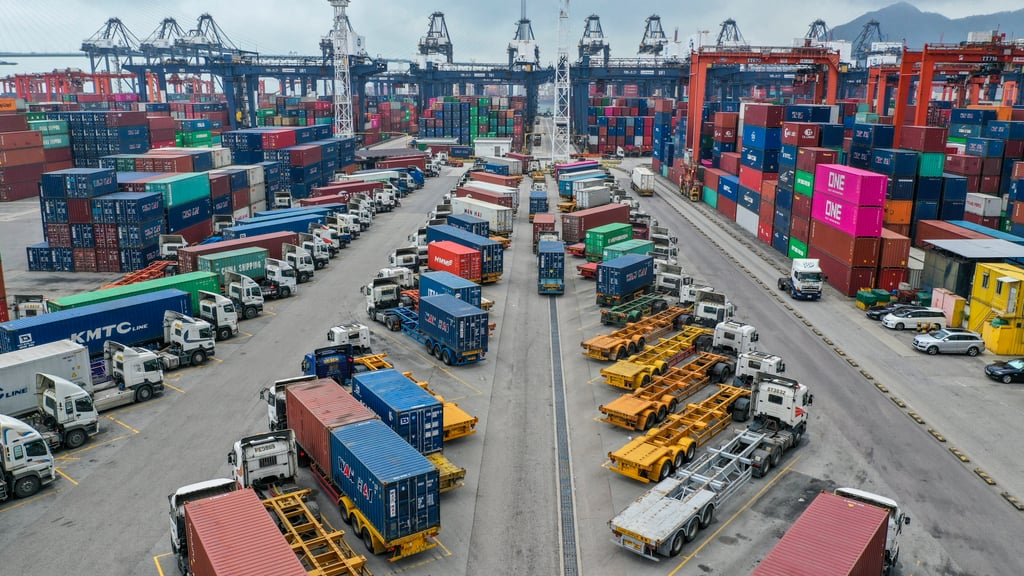 Exports and imports declined amid a weak global market and the world economic downturn. Photo: Roy Issa Exports and imports declined amid a weak global market and the world economic downturn. Photo: Roy Issa