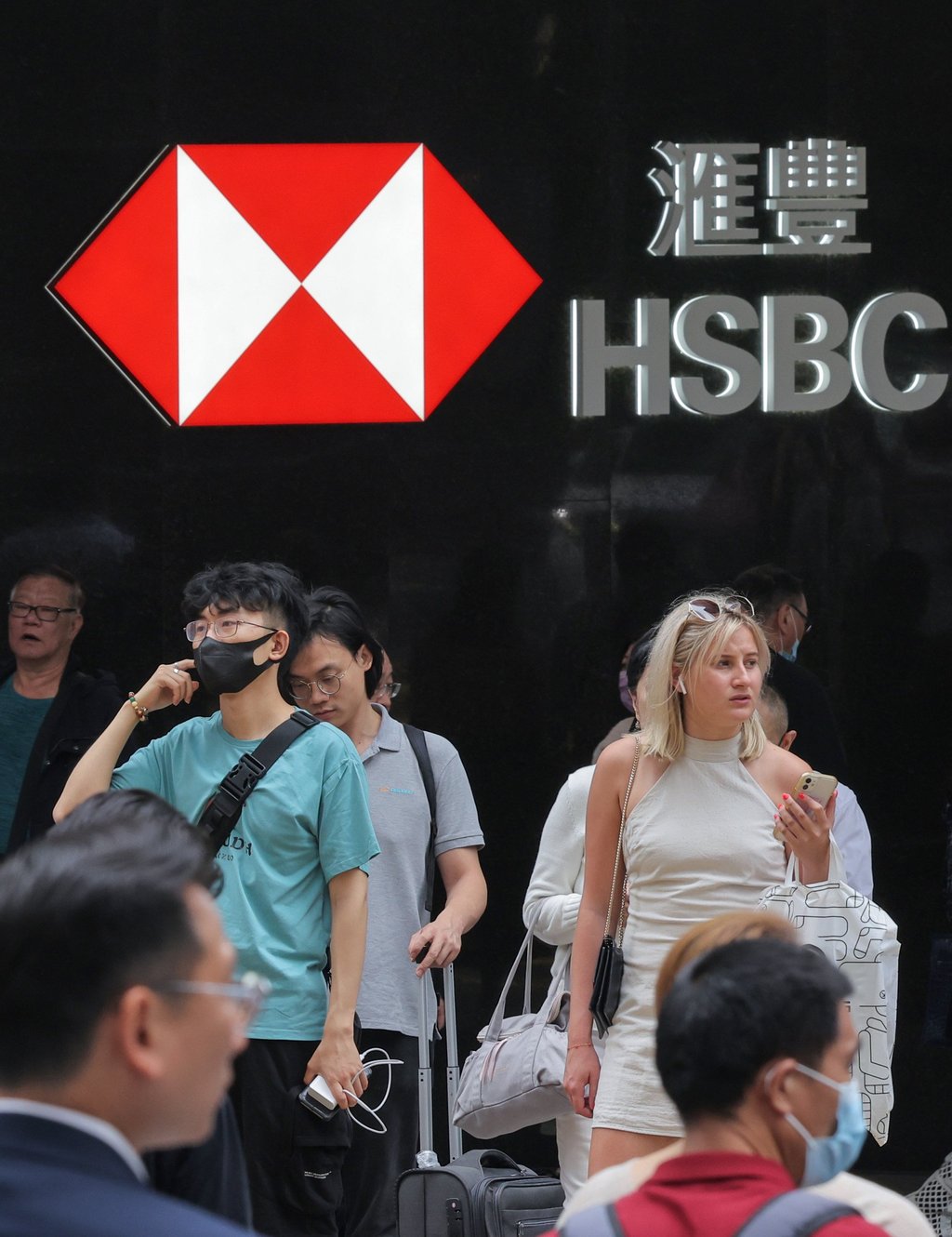 The salaries and benefits packages for expatriates in Hong Kong are decreasing. Photo: Jelly Tse The salaries and benefits packages for expatriates in Hong Kong are decreasing. Photo: Jelly Tse