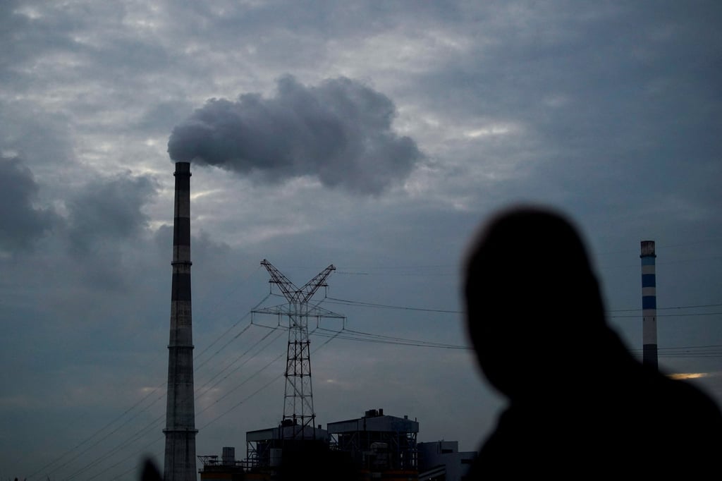 FILE PHOTO: A man walks past a coal-fired power plant in Shanghai, China, October 14, 2021. Photo: Reuters FILE PHOTO: A man walks past a coal-fired power plant in Shanghai, China, October 14, 2021. Photo: Reuters