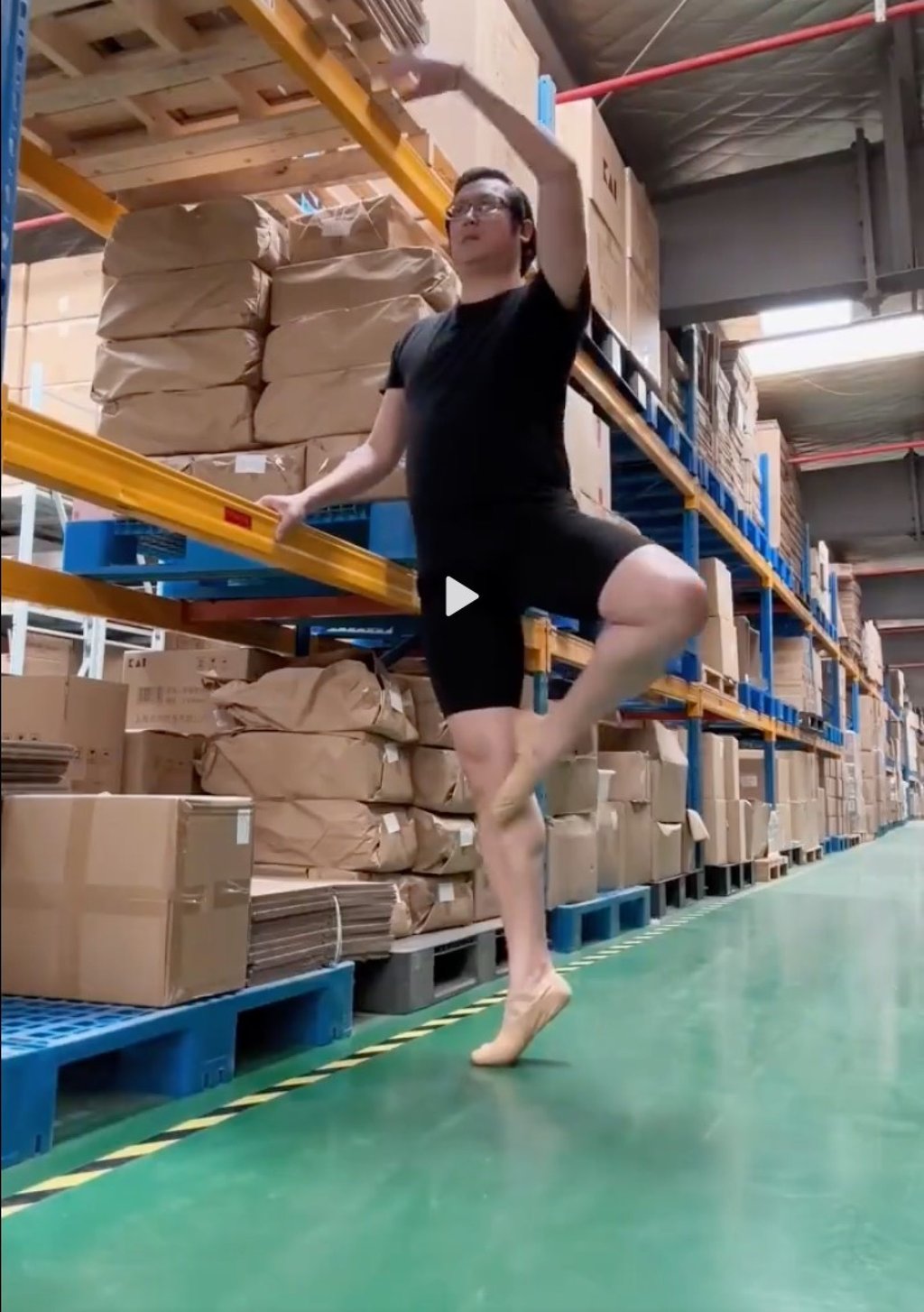 At 182cm tall and now weighing 85kg, Yao says it’s been challenging getting back into dancing. Photo: Weibo At 182cm tall and now weighing 85kg, Yao says it’s been challenging getting back into dancing. Photo: Weibo