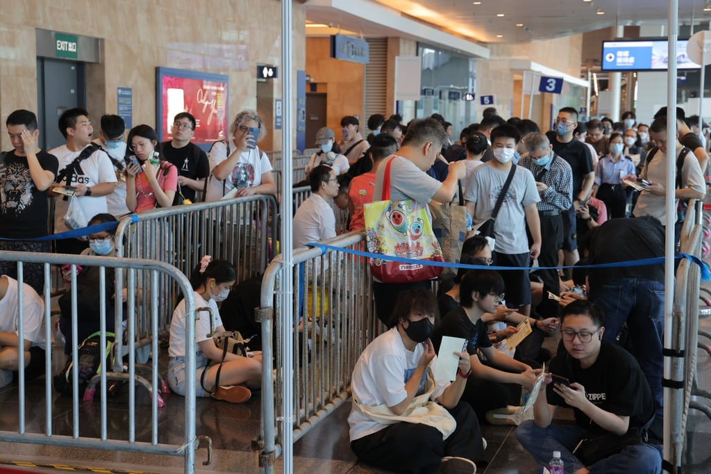 Visitors near the front of the line wait for the opening of the festival. Photo: Jelly Tse Visitors near the front of the line wait for the opening of the festival. Photo: Jelly Tse