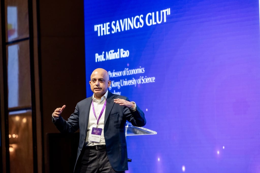Professor Milind Rao delivers a talk, titled ‘The Savings Glut’, during last month’s Kellogg-HKUST EMBA 25th Anniversary Management Conference held in Hong Kong. Professor Milind Rao delivers a talk, titled ‘The Savings Glut’, during last month’s Kellogg-HKUST EMBA 25th Anniversary Management Conference held in Hong Kong.