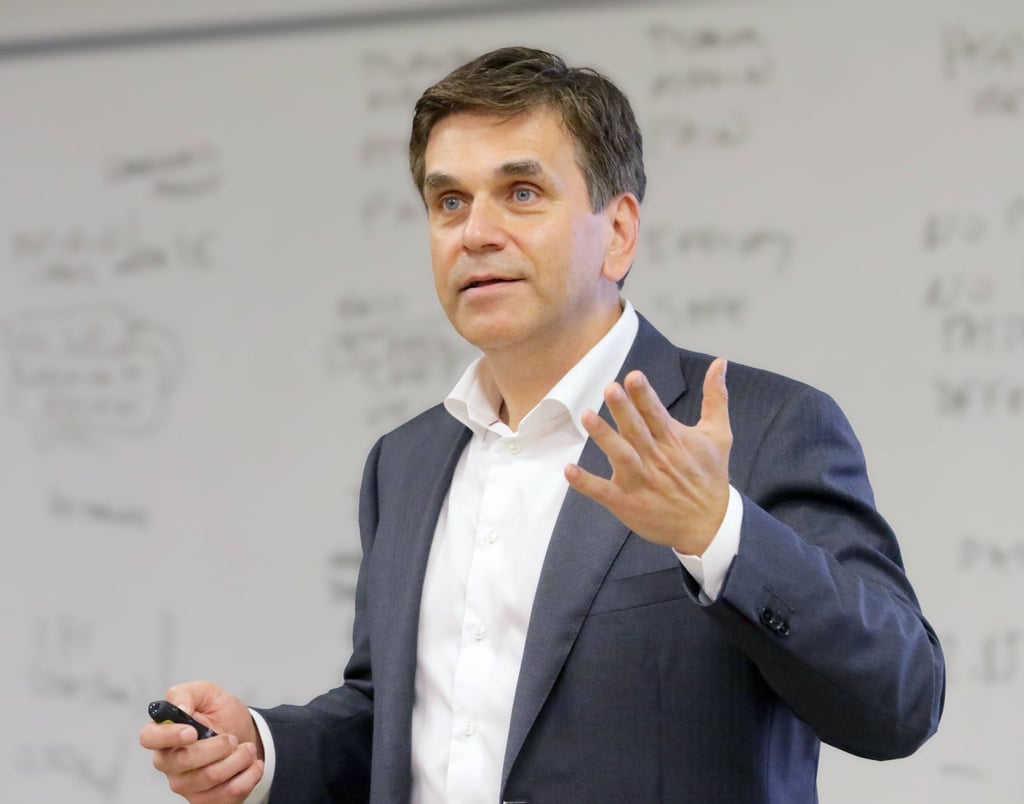 Professor Alexander Chernev teaches a course on marketing strategy and a global elective in brand management on the Kellogg-HKUST EMBA programme. Professor Alexander Chernev teaches a course on marketing strategy and a global elective in brand management on the Kellogg-HKUST EMBA programme.