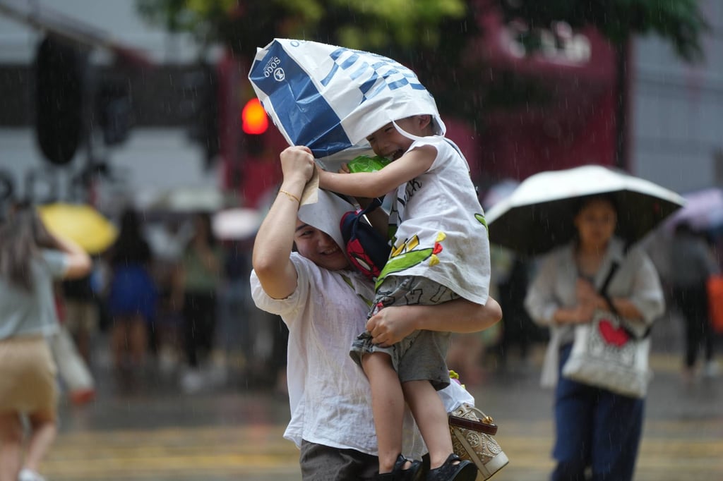 The amber rainstorm warning was in effect for more than 2½ hours on Thursday. Photo: Sam Tsang The amber rainstorm warning was in effect for more than 2½ hours on Thursday. Photo: Sam Tsang