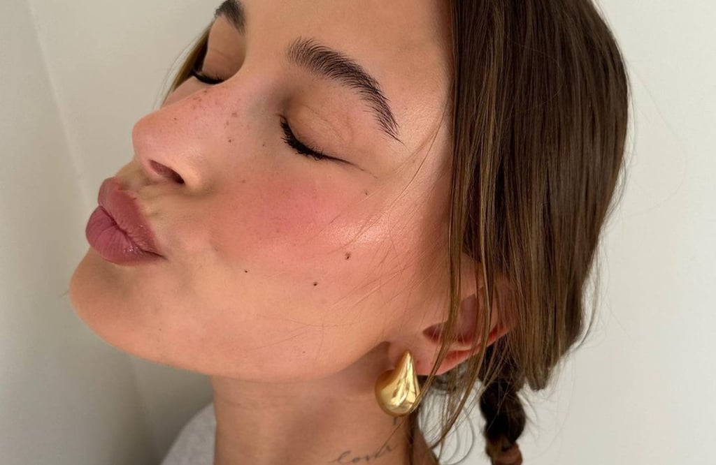 Hailey Bieber’s strawberry-inspired make-up look, completed. Photo: @haileybieber/Instagram Hailey Bieber’s strawberry-inspired make-up look, completed. Photo: @haileybieber/Instagram