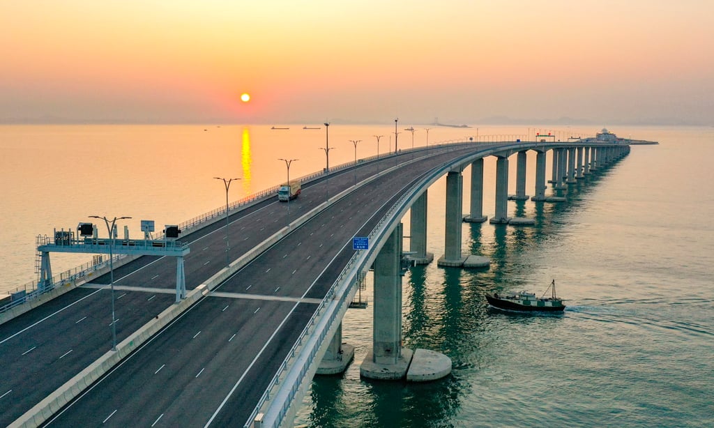 Aerial view of the evening traffic on Hong Kong–Zhuhai–Macau Bridge, Chek Lap Kok. Photo: Winson Wong Aerial view of the evening traffic on Hong Kong–Zhuhai–Macau Bridge, Chek Lap Kok. Photo: Winson Wong