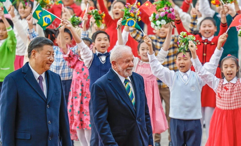 This handout picture released by the Brazilian Presidency shows Chinese President Xi Jinping (L) and Brazil’s President Luiz Inacio Lula da Silva attending a welcome ceremony at the Great Hall of the People in Beijing on April 14, 2023. Photo: AFP